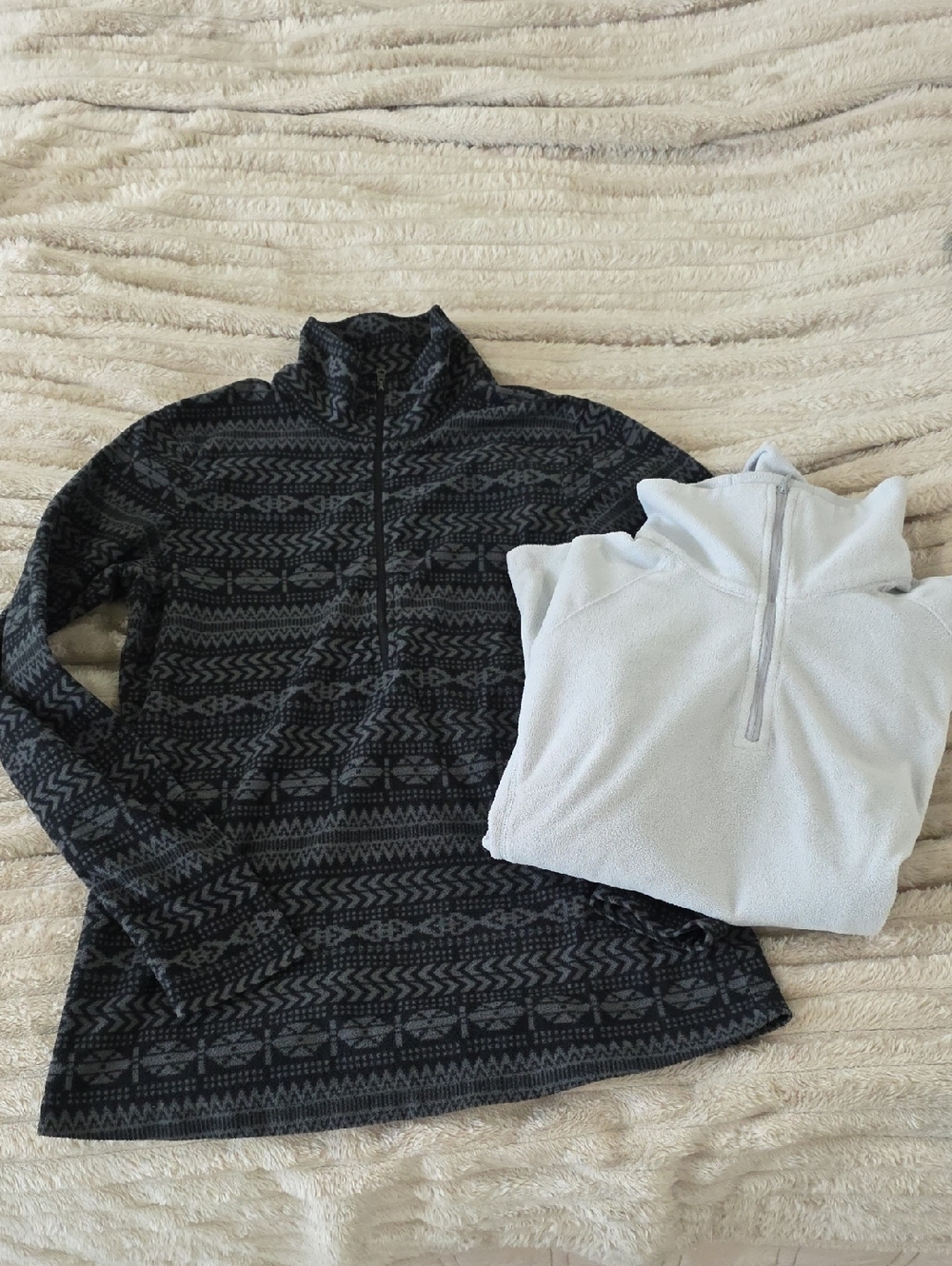 Set Of Two Columbia Black Patterned and Light Gray Quarter-Zip Fleece Tops